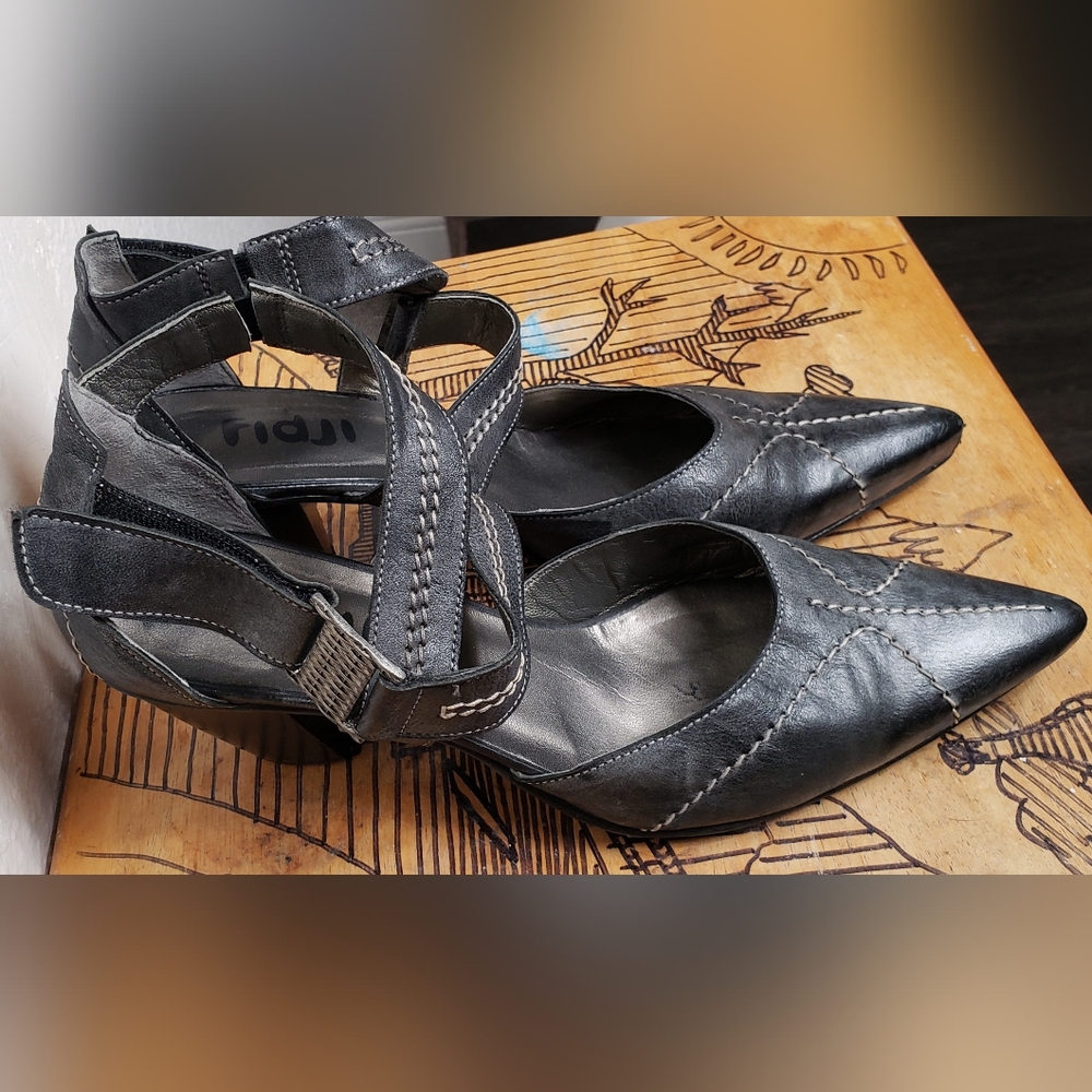 Womens Fidji Cross Strap Slingback Dark Gray Leather Point Toe Pumps Sz 11